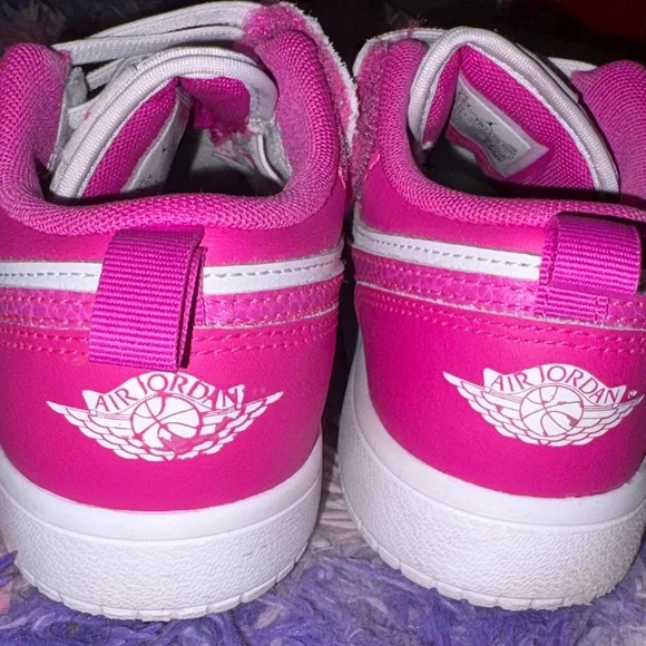 Jordan Kids Sneakers in Pink and White - Picture 4 of 5
